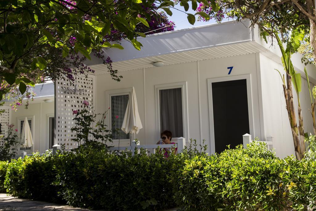 Blue & White Hotel Çıralı Eksteriør billede